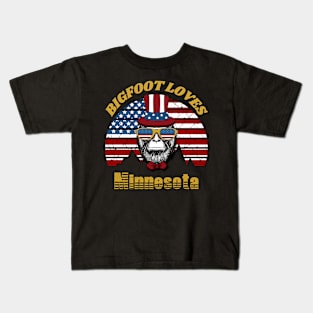 Bigfoot loves America and Minnesota Kids T-Shirt